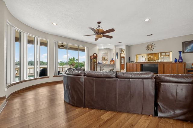 1623 Lake Arbor Drive, El Lago, TX 77586
