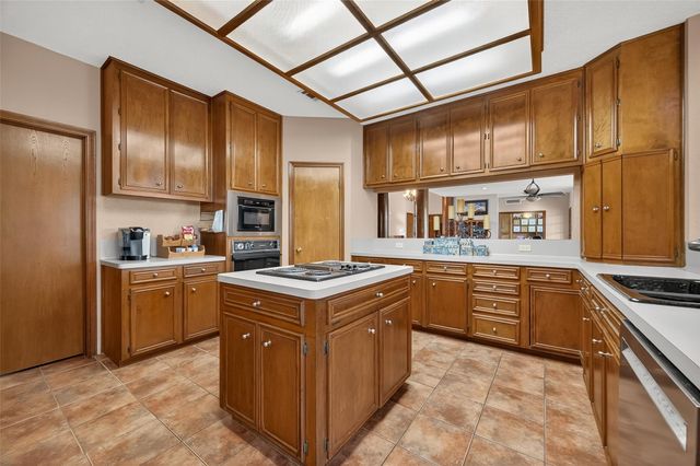 1623 Lake Arbor Drive, El Lago, TX 77586