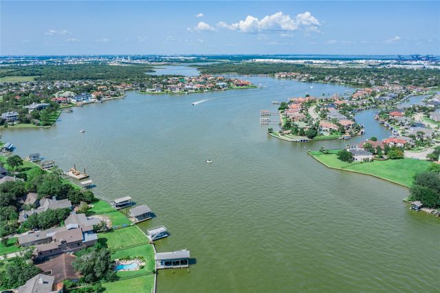 1623 Lake Arbor Drive, El Lago, TX 77586