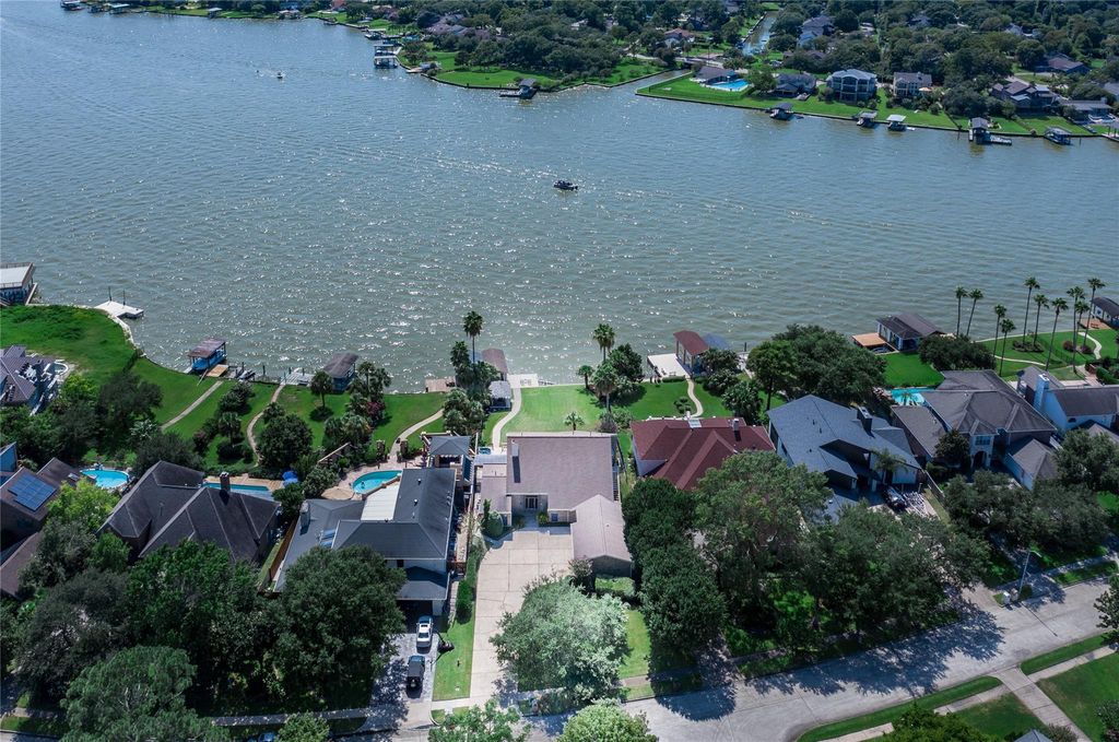 1623 Lake Arbor Drive, El Lago, TX 77586