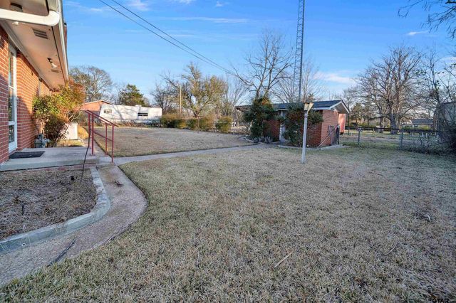 604 E Pennsylvania Ave, Van, TX 75790