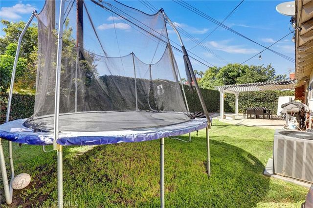 15391 Rushmoor Lane, Huntington Beach, CA 92647