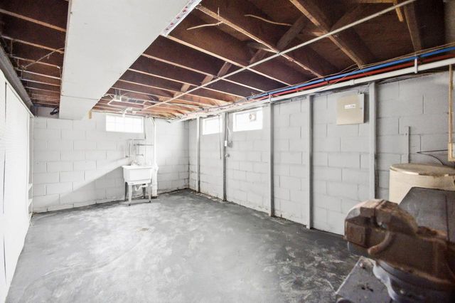 10325 W Silver Spring DRIVE, Milwaukee, WI 53223