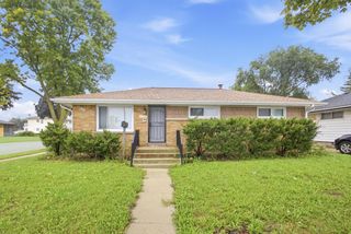 10325 W Silver Spring DRIVE, Milwaukee, WI 53223