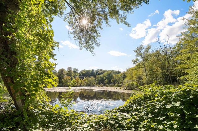 10 Pond View Ln, Ashland, MA 01721