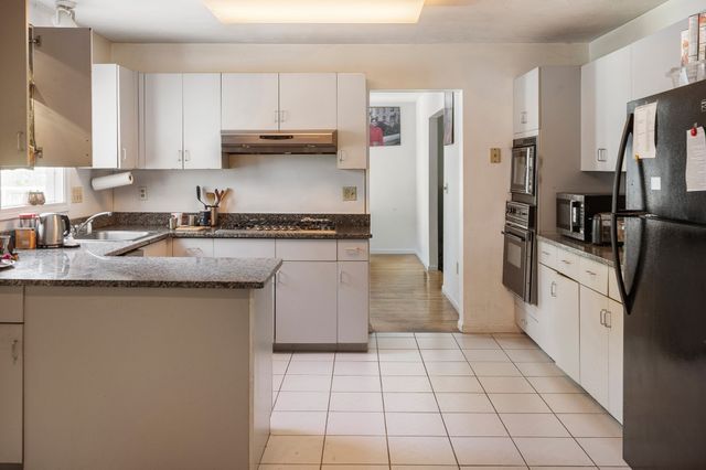 10 Pond View Ln, Ashland, MA 01721