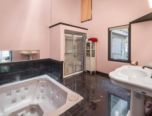 10 Pond View Ln, Ashland, MA 01721