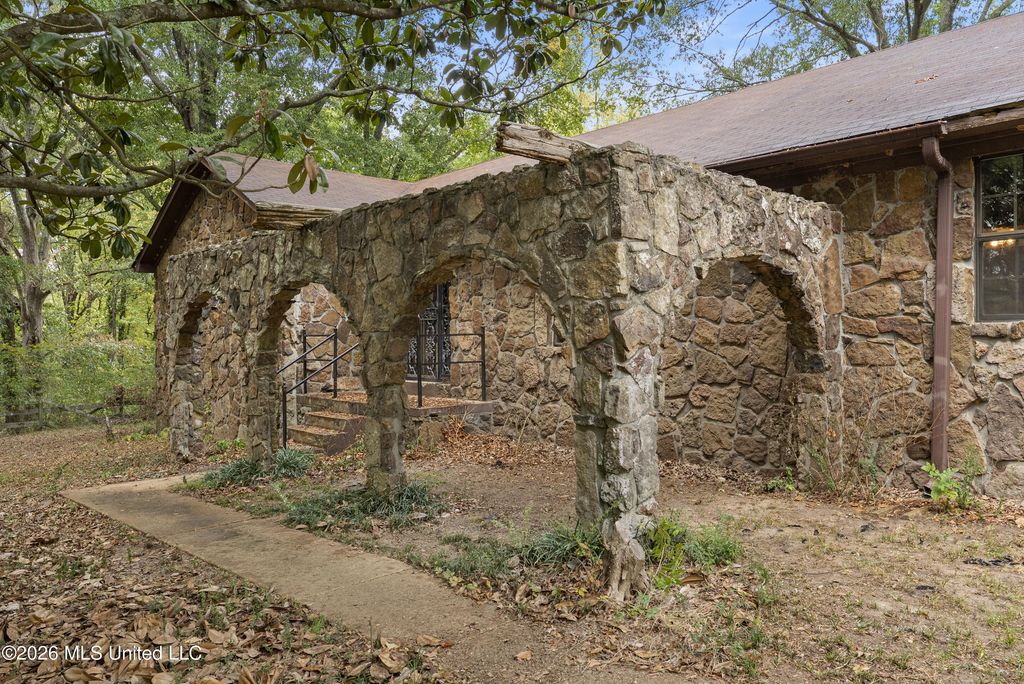 309 Wallace Drive, Coldwater, MS 38618 — exterior