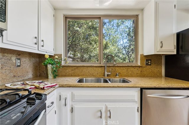 27711 Alpen, Lake Arrowhead, CA 92352