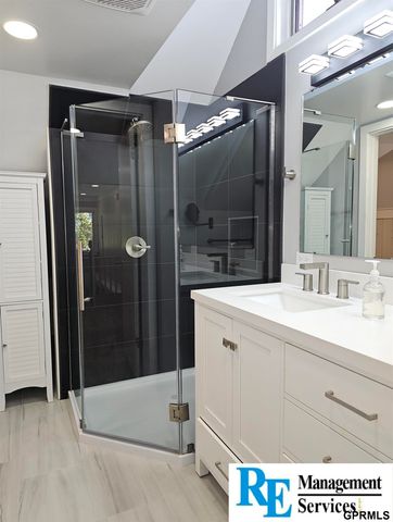 4623 pacific Street, Omaha, NE 68106