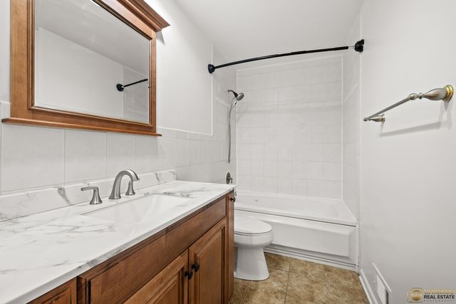 26235 N Acorn Lane, Mundelein, IL 60060