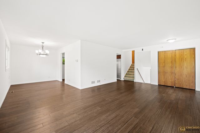 26235 N Acorn Lane, Mundelein, IL 60060