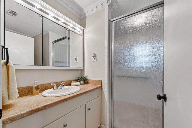 5114 Beechnut Street, Houston, TX 77096