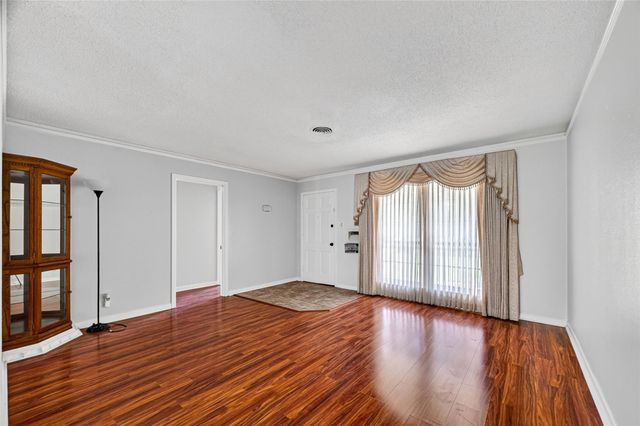 5114 Beechnut Street, Houston, TX 77096