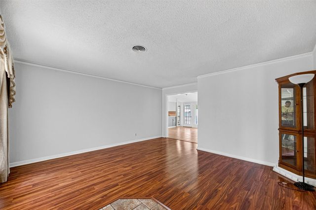 5114 Beechnut Street, Houston, TX 77096