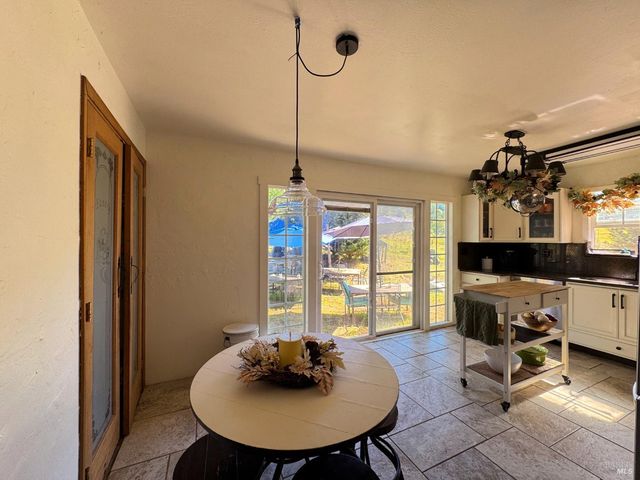 4400 Lake Ridge Dr, Ukiah, CA 95482