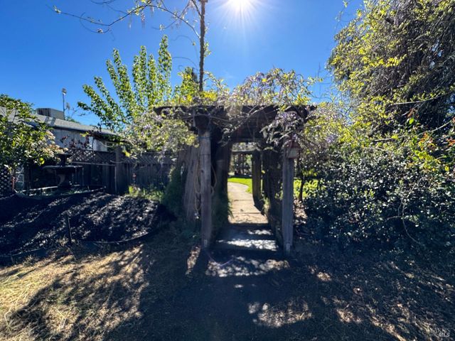 4400 Lake Ridge Dr, Ukiah, CA 95482