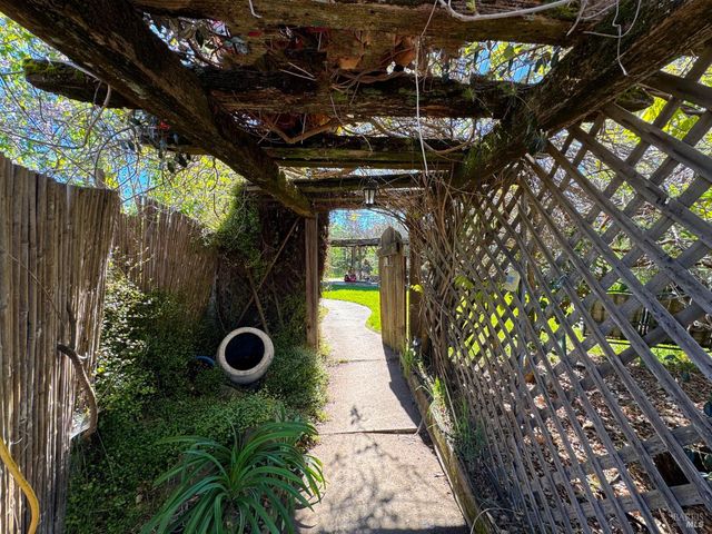 4400 Lake Ridge Dr, Ukiah, CA 95482