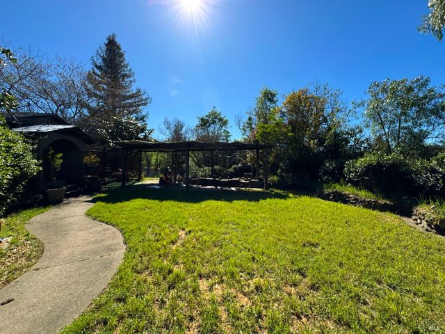 4400 Lake Ridge Dr, Ukiah, CA 95482