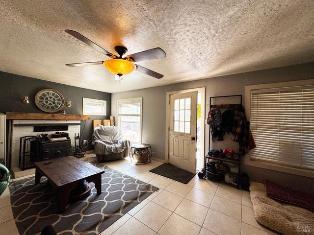 4400 Lake Ridge Dr, Ukiah, CA 95482