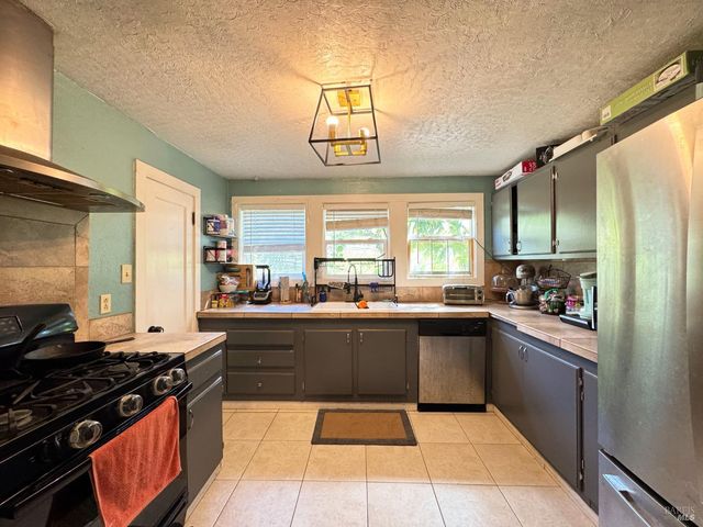 4400 Lake Ridge Dr, Ukiah, CA 95482