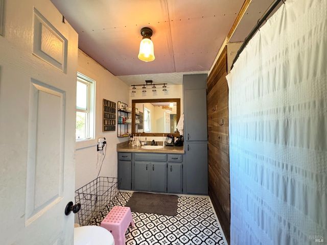 4400 Lake Ridge Dr, Ukiah, CA 95482