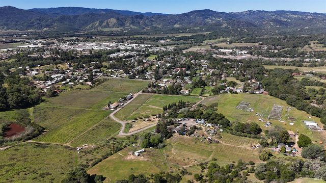 4400 Lake Ridge Dr, Ukiah, CA 95482