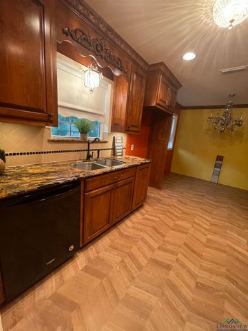 201 MOCKINGBIRD LN, Longview, TX 75601