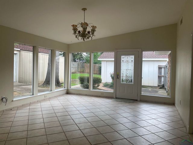 201 MOCKINGBIRD LN, Longview, TX 75601