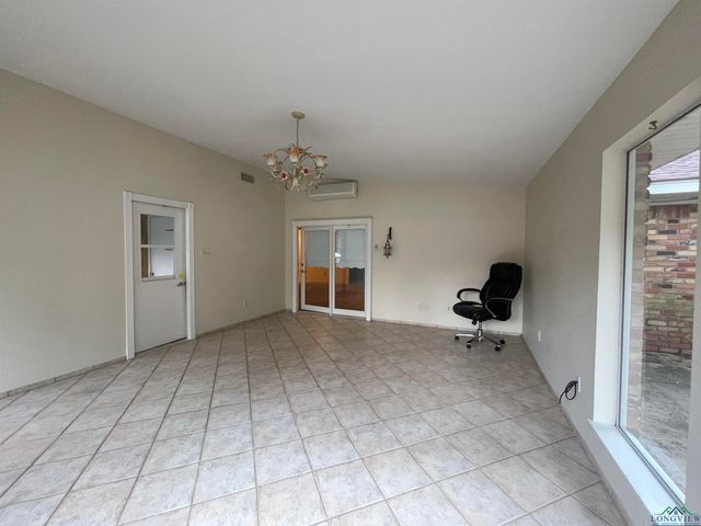 201 MOCKINGBIRD LN, Longview, TX 75601