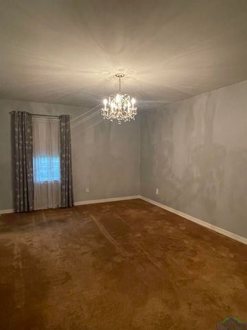 201 MOCKINGBIRD LN, Longview, TX 75601