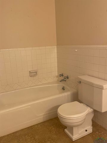 201 MOCKINGBIRD LN, Longview, TX 75601