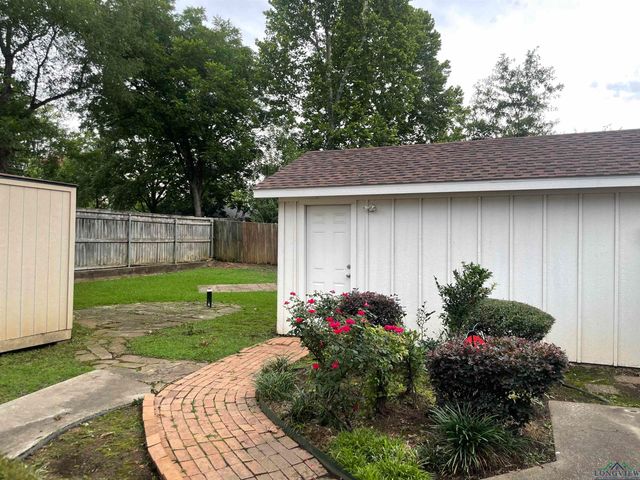 201 MOCKINGBIRD LN, Longview, TX 75601