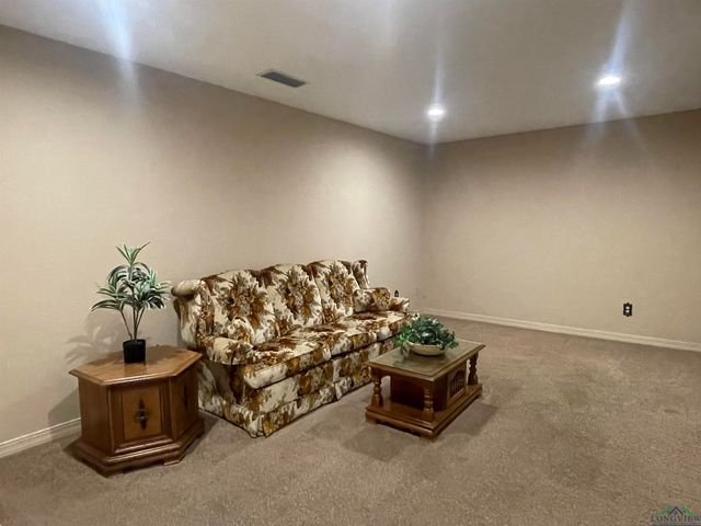 201 MOCKINGBIRD LN, Longview, TX 75601