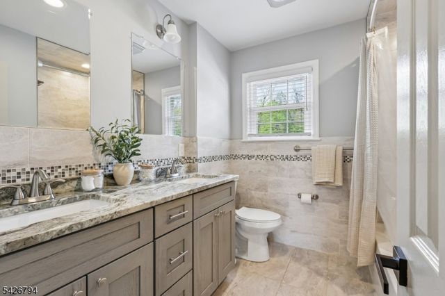 14 Dorset Dr, Kenilworth Boro, NJ 07033
