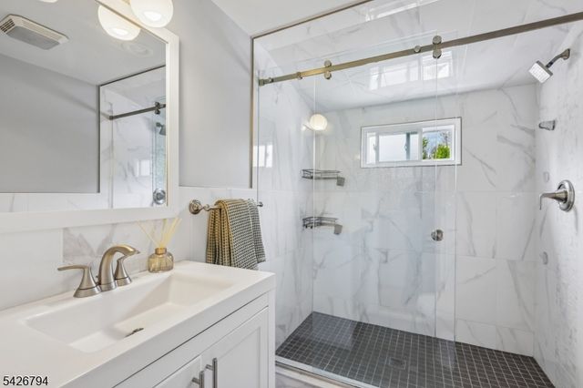 14 Dorset Dr, Kenilworth Boro, NJ 07033