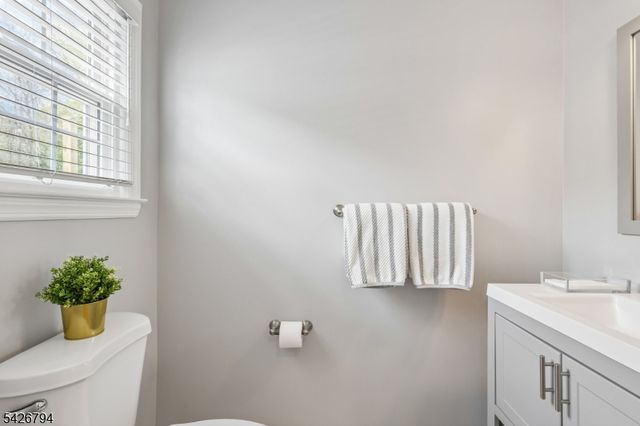 14 Dorset Dr, Kenilworth Boro, NJ 07033