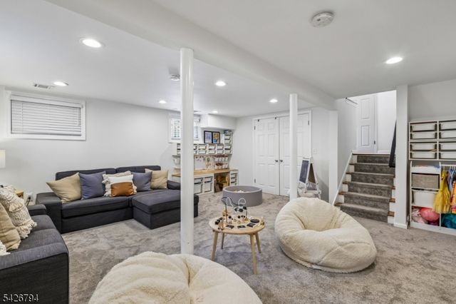 14 Dorset Dr, Kenilworth Boro, NJ 07033