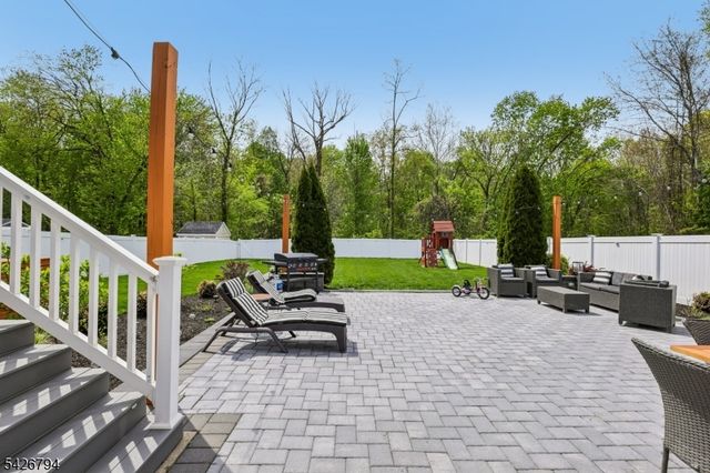 14 Dorset Dr, Kenilworth Boro, NJ 07033
