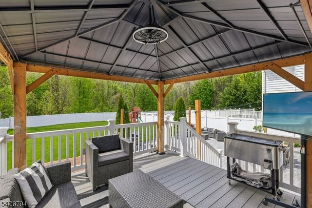 14 Dorset Dr, Kenilworth Boro, NJ 07033