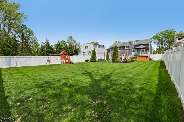 14 Dorset Dr, Kenilworth Boro, NJ 07033