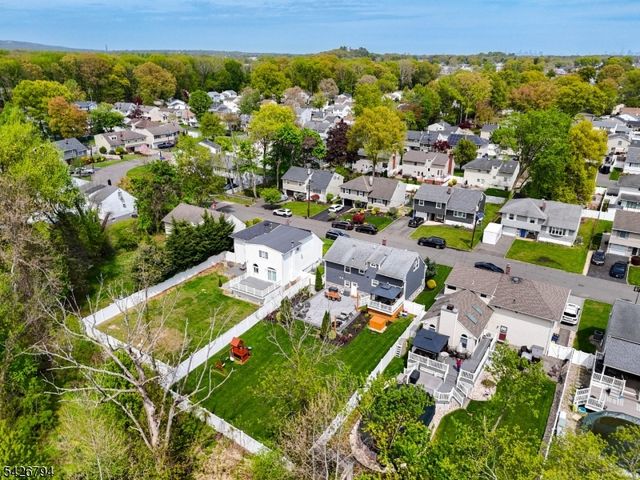 14 Dorset Dr, Kenilworth Boro, NJ 07033