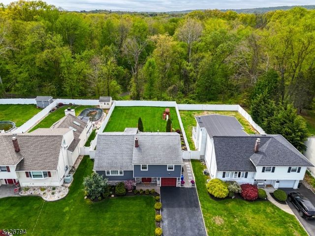14 Dorset Dr, Kenilworth Boro, NJ 07033