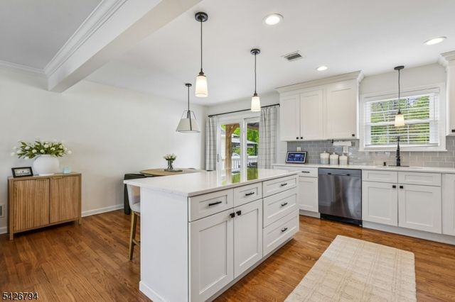 14 Dorset Dr, Kenilworth Boro, NJ 07033