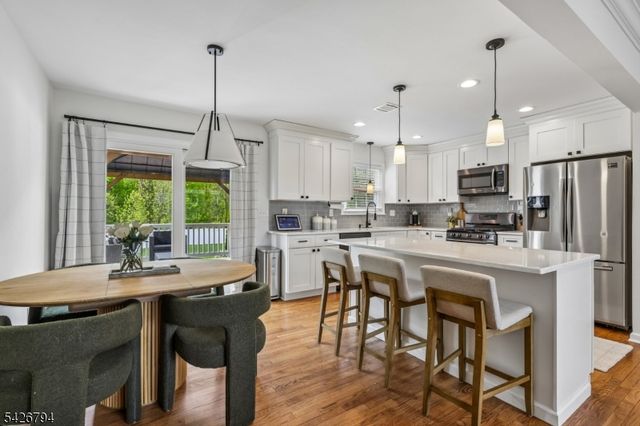 14 Dorset Dr, Kenilworth Boro, NJ 07033