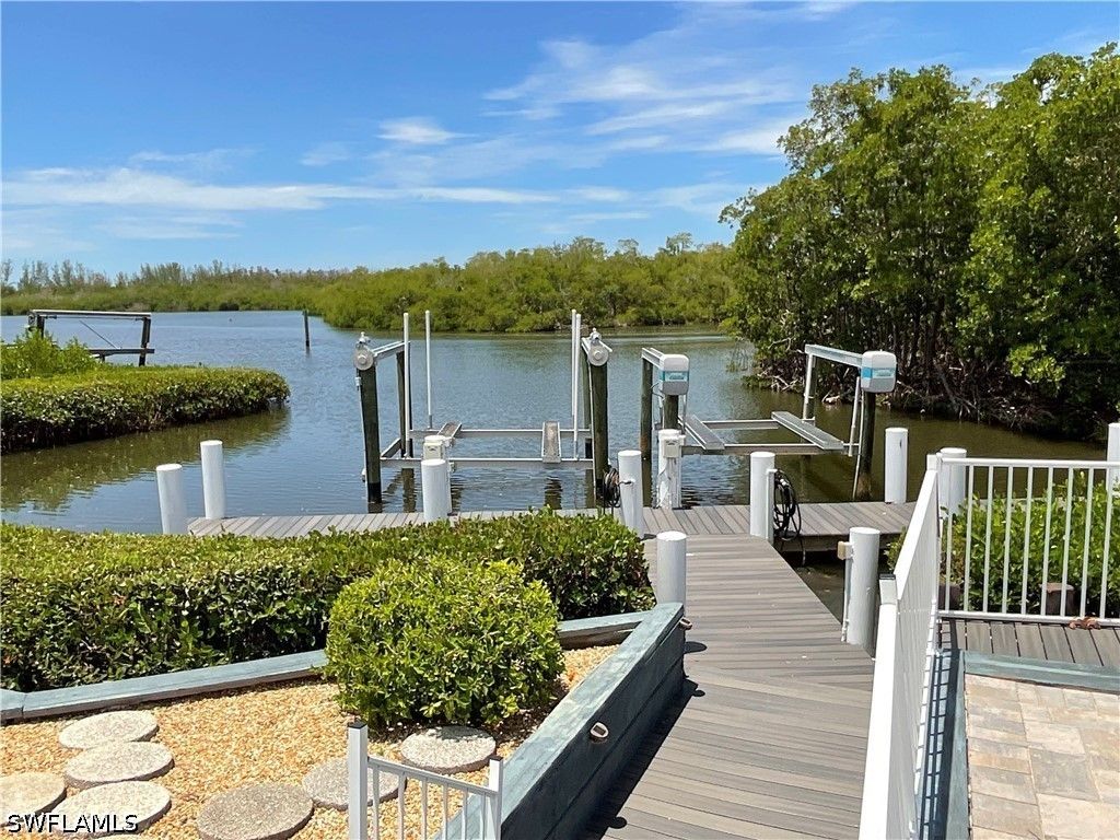 4729 Tahiti DR, Bonita Springs, FL 34135