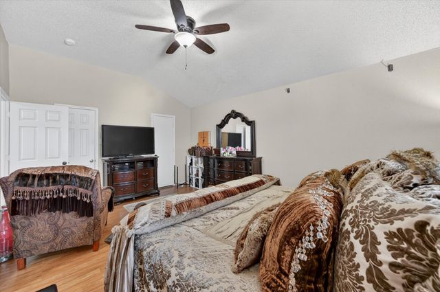 525 Berryhill Drive, Mansfield, TX 76063