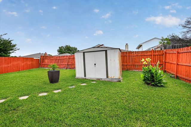 525 Berryhill Drive, Mansfield, TX 76063
