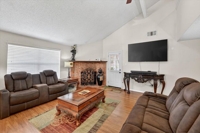 525 Berryhill Drive, Mansfield, TX 76063