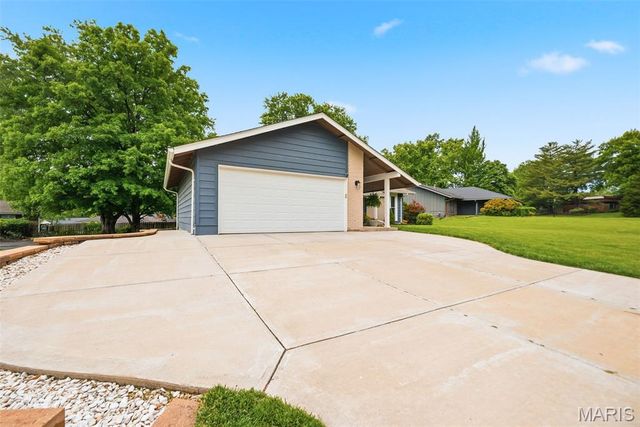 14632 Laketrails Court, Chesterfield, MO 63017